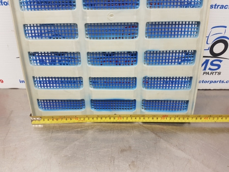 Ford 4000, 4200, 5000, 7000, 3000 Front Lower Grille D1nn8151a, 81824197 - Rešetka: slika 4 Ford 4000, 4200, 5000, 7000, 3000 Front Lower Grille D1nn8151a, 81824197 - Rešetka: slika 4
