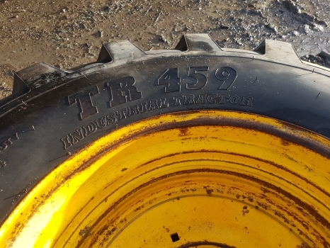Ford 4550 Rear Wheel Rim And Tyre 18.4-26, 1 Inch Grip, 6 Inches Centre Hole - Kompletno kolo za Traktor: slika 4 Ford 4550 Rear Wheel Rim And Tyre 18.4-26, 1 Inch Grip, 6 Inches Centre Hole - Kompletno kolo za Traktor: slika 4