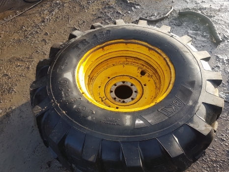 Ford 4550 Rear Wheel Rim And Tyre 18.4-26, 1 Inch Grip, 6 Inches Centre Hole - Kompletno kolo za Traktor: slika 5 Ford 4550 Rear Wheel Rim And Tyre 18.4-26, 1 Inch Grip, 6 Inches Centre Hole - Kompletno kolo za Traktor: slika 5