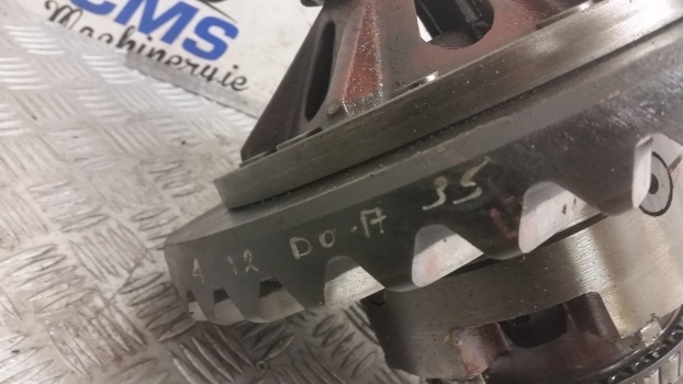 Ford 5000 Rear Bevel Gear (37:6) 81824192 And Differential C7nn4206a, 81816247 - Diferencialni menjalnik za Traktor: slika 2 Ford 5000 Rear Bevel Gear (37:6) 81824192 And Differential C7nn4206a, 81816247 - Diferencialni menjalnik za Traktor: slika 2