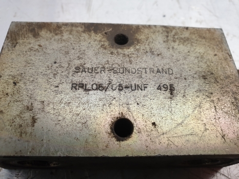 Ford 555 Hydraulic Check Valve 81873170 , Sauer-sundstrand Rpl06/c5-unf 495 - Hidravlični ventil za Traktor: slika 2 Ford 555 Hydraulic Check Valve 81873170 , Sauer-sundstrand Rpl06/c5-unf 495 - Hidravlični ventil za Traktor: slika 2