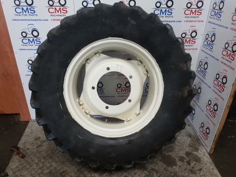 Ford 5640 , 6640 , 7740, 7840 , 8240 , 8340 28 Inch 5 Stud Wheel E5nn1050ka12g - Kompletno kolo za Traktor: slika 1 Ford 5640 , 6640 , 7740, 7840 , 8240 , 8340 28 Inch 5 Stud Wheel E5nn1050ka12g - Kompletno kolo za Traktor: slika 1