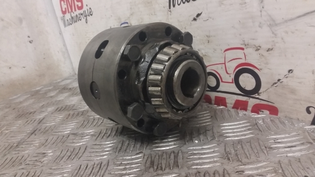 Ford 8340, 10, 40, Lb, Tlb Front Axle Differential Box Assy 9968055, 85827068 - Diferencialni menjalnik za Traktor: slika 3 Ford 8340, 10, 40, Lb, Tlb Front Axle Differential Box Assy 9968055, 85827068 - Diferencialni menjalnik za Traktor: slika 3