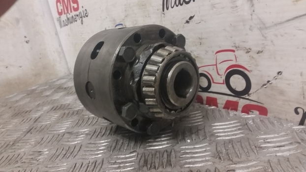 Ford 8340, 10, 40, Lb, Tlb Front Axle Differential Box Assy 9968055, 85827068 - Diferencialni menjalnik za Traktor: slika 2 Ford 8340, 10, 40, Lb, Tlb Front Axle Differential Box Assy 9968055, 85827068 - Diferencialni menjalnik za Traktor: slika 2