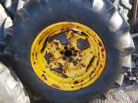 Ford Rear Wheel And Tyre 16.9/14-30 - Kompletno kolo za Traktor: slika 5 Ford Rear Wheel And Tyre 16.9/14-30 - Kompletno kolo za Traktor: slika 5