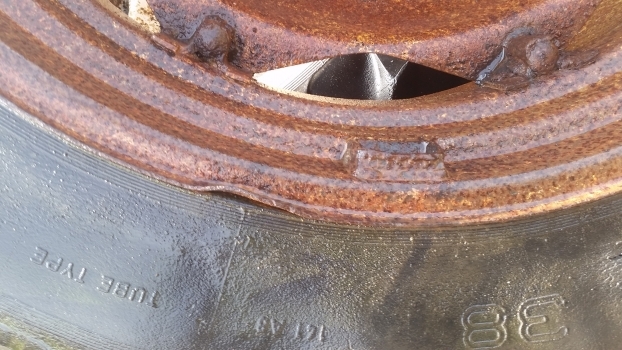 Ford Rear Wheel And Tyre 16.9-38. Please Check By The Photos. - Kompletno kolo za Traktor: slika 2 Ford Rear Wheel And Tyre 16.9-38. Please Check By The Photos. - Kompletno kolo za Traktor: slika 2
