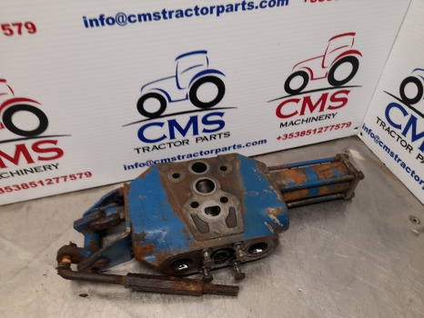 Ford Tw20, Tw10, 8700, 9700 Hydraulic Auxiliary Spool Valve D8nnb950ba - Hidravlika: slika 1 Ford Tw20, Tw10, 8700, 9700 Hydraulic Auxiliary Spool Valve D8nnb950ba - Hidravlika: slika 1