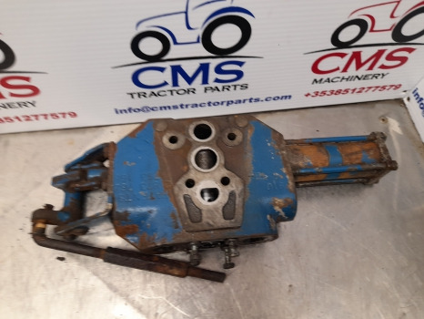 Ford Tw20, Tw10, 8700, 9700 Hydraulic Auxiliary Spool Valve D8nnb950ba - Hidravlika: slika 2 Ford Tw20, Tw10, 8700, 9700 Hydraulic Auxiliary Spool Valve D8nnb950ba - Hidravlika: slika 2