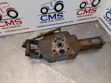 Ford Tw20, Tw10, 8700, 9700 Hydraulic Auxiliary Spool Valve D8nnb950ba - Hidravlika: slika 4 Ford Tw20, Tw10, 8700, 9700 Hydraulic Auxiliary Spool Valve D8nnb950ba - Hidravlika: slika 4