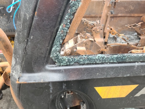 Jcb 542-70 Ag Cab Door Frame Upper 402/s2934 - Vrata in deli: slika 2 Jcb 542-70 Ag Cab Door Frame Upper 402/s2934 - Vrata in deli: slika 2