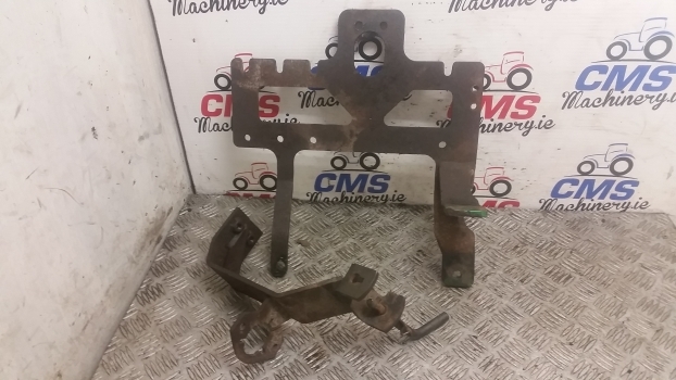 John Deere 5620, 5720, 5820 Hydraulic Valves Bracket Al174425 - Hidravlični ventil za Traktor: slika 1 John Deere 5620, 5720, 5820 Hydraulic Valves Bracket Al174425 - Hidravlični ventil za Traktor: slika 1