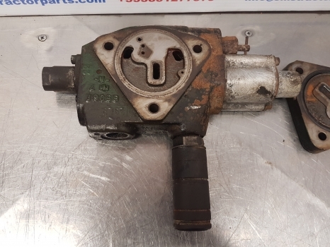 John Deere 6400 Hydraulic Spool Valve Parts Only Al75842, Al171118, 93j361 - Hidravlični ventil za Traktor: slika 2 John Deere 6400 Hydraulic Spool Valve Parts Only Al75842, Al171118, 93j361 - Hidravlični ventil za Traktor: slika 2
