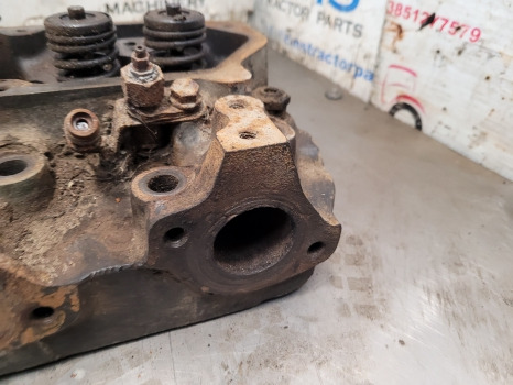 John Deere 6600, 6506, 6800, 6900 Engine Cylinder Head R112747, Re48617 - Glava motorja: slika 2 John Deere 6600, 6506, 6800, 6900 Engine Cylinder Head R112747, Re48617 - Glava motorja: slika 2