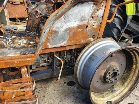 Massey Ferguson 5455 Front Rear Axle Engine Transmission Hydraulic Lift Parts - Motor: slika 3 Massey Ferguson 5455 Front Rear Axle Engine Transmission Hydraulic Lift Parts - Motor: slika 3
