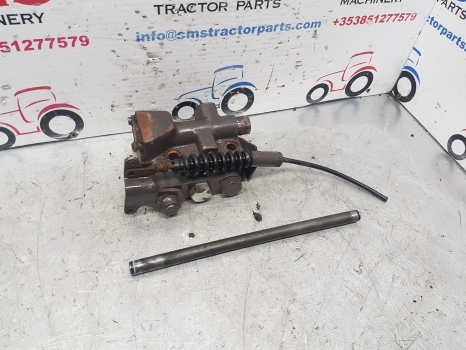 Massey Ferguson 690, 698, 699 Lift Cover Hydraulic Selector Valve - Hidravlični ventil za Traktor: slika 1 Massey Ferguson 690, 698, 699 Lift Cover Hydraulic Selector Valve - Hidravlični ventil za Traktor: slika 1