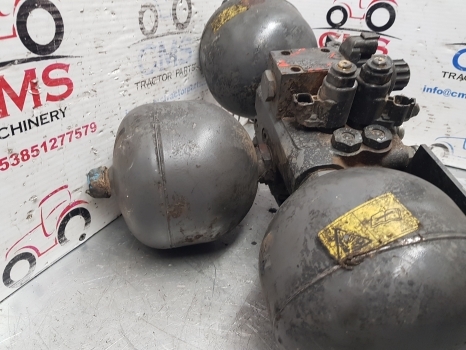 Massey Ferguson 7719 Front Axle Suspension Valve Block 4389933m91, 41293300 - Vzmetenje za Traktor: slika 5 Massey Ferguson 7719 Front Axle Suspension Valve Block 4389933m91, 41293300 - Vzmetenje za Traktor: slika 5