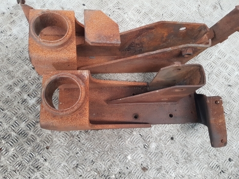 New Holland Case T7, Puma T7.225 Cab Suspension Bracket Support Lhs Rhs 84353071 - Vzmetenje kabine za Traktor: slika 2 New Holland Case T7, Puma T7.225 Cab Suspension Bracket Support Lhs Rhs 84353071 - Vzmetenje kabine za Traktor: slika 2