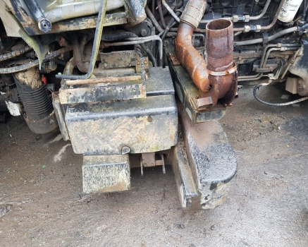New Holland Case T7000, Puma Series T7030 Fuel Tank Secondary 87546879 - Rezervoar za gorivo: slika 2 New Holland Case T7000, Puma Series T7030 Fuel Tank Secondary 87546879 - Rezervoar za gorivo: slika 2
