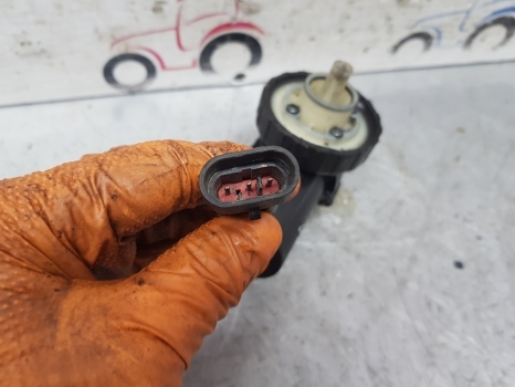 New Holland Case Ts, Tm, Mxm Series Electric Fuel Pump 87802238 - Črpalka za gorivo za Traktor: slika 4 New Holland Case Ts, Tm, Mxm Series Electric Fuel Pump 87802238 - Črpalka za gorivo za Traktor: slika 4