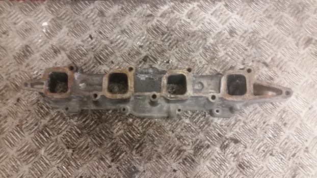 New Holland T5.100, T5.110, T5.120 Engine Air Intake Manifold Spacer 5801701355 - Sesalni kolektor za Traktor: slika 4 New Holland T5.100, T5.110, T5.120 Engine Air Intake Manifold Spacer 5801701355 - Sesalni kolektor za Traktor: slika 4