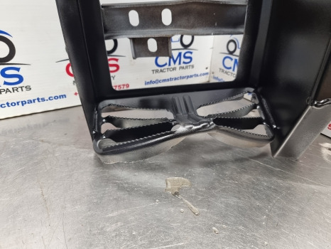 New Holland T6.145, T6, Case Maxxum, Cab Footstep, Step Lhs 47996639 - Vstopni prag: slika 5 New Holland T6.145, T6, Case Maxxum, Cab Footstep, Step Lhs 47996639 - Vstopni prag: slika 5