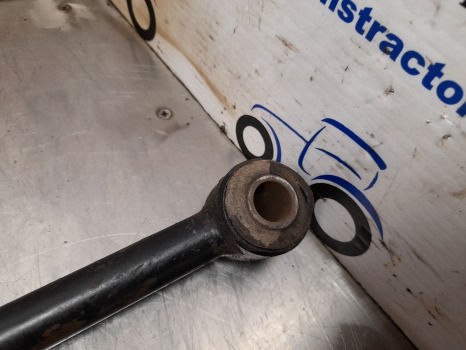 New Holland T7000, T6000, Case Puma T7030 Cab Suspension Tie Rod 87591850 - Vzmetenje kabine: slika 3 New Holland T7000, T6000, Case Puma T7030 Cab Suspension Tie Rod 87591850 - Vzmetenje kabine: slika 3