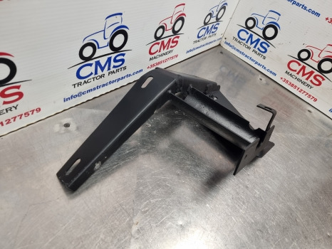 New Holland Tm, Ts, Tl, 60, 40 Series, Mudguard Extension Support Rhs 82029985 - Blatnik: slika 3 New Holland Tm, Ts, Tl, 60, 40 Series, Mudguard Extension Support Rhs 82029985 - Blatnik: slika 3