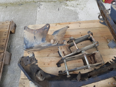New Holland Tm155, Tm140, Tm165, 8360, Tm, 60, Mxm, Cab Suspension Kit 82036344 - Vzmetenje kabine: slika 4 New Holland Tm155, Tm140, Tm165, 8360, Tm, 60, Mxm, Cab Suspension Kit 82036344 - Vzmetenje kabine: slika 4