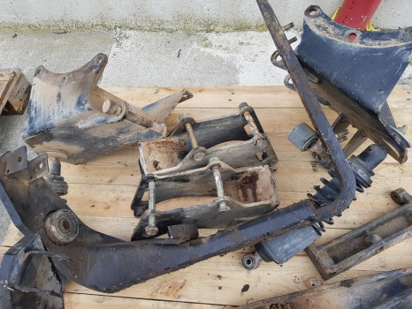 New Holland Tm155, Tm140, Tm165, 8360, Tm, 60, Mxm, Cab Suspension Kit 82036344 - Vzmetenje kabine: slika 3 New Holland Tm155, Tm140, Tm165, 8360, Tm, 60, Mxm, Cab Suspension Kit 82036344 - Vzmetenje kabine: slika 3