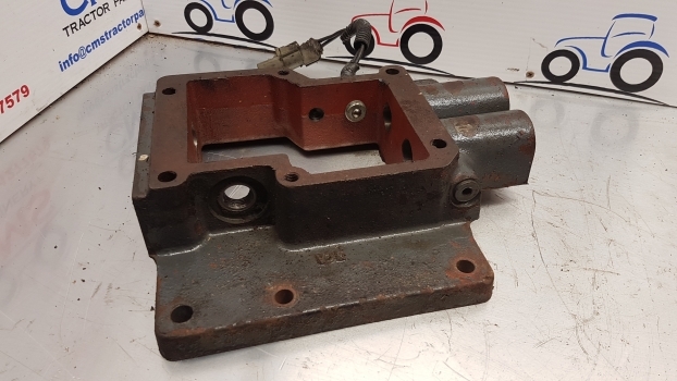 Transmission za Traktor Old Stock Old Stock Transmission Control Cover F2nn7222aa: slika 7