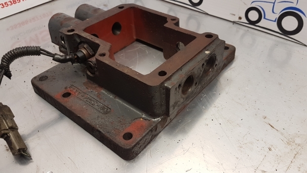 Transmission za Traktor Old Stock Old Stock Transmission Control Cover F2nn7222aa: slika 6