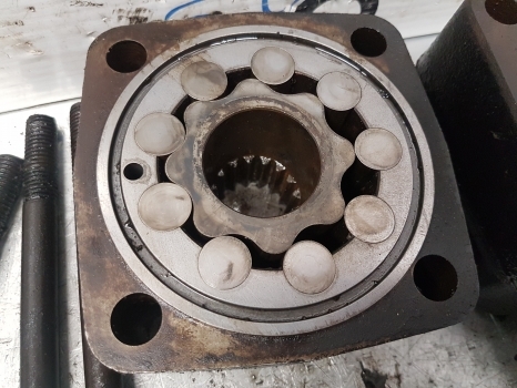 Manitou Mrt 2540 Platform Rotation Motor 656170, 602446, 602447, 601510, 602448 - Rezervni deli za Teleskopski viličar: slika 3 Manitou Mrt 2540 Platform Rotation Motor 656170, 602446, 602447, 601510, 602448 - Rezervni deli za Teleskopski viličar: slika 3