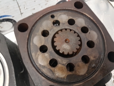 Manitou Mrt 2540 Platform Rotation Motor 656170, 602446, 602447, 601510, 602448 - Rezervni deli za Teleskopski viličar: slika 4 Manitou Mrt 2540 Platform Rotation Motor 656170, 602446, 602447, 601510, 602448 - Rezervni deli za Teleskopski viličar: slika 4