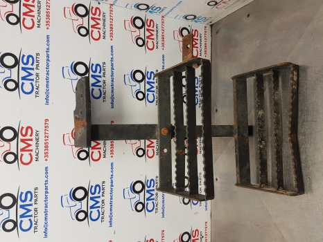 T5000, Tl, Tla, Case Jxu Series, Foot Step Assy Rhs 5184803, 82007963, 82007964 - Vstopni prag za Kmetijski stroj: slika 2 T5000, Tl, Tla, Case Jxu Series, Foot Step Assy Rhs 5184803, 82007963, 82007964 - Vstopni prag za Kmetijski stroj: slika 2