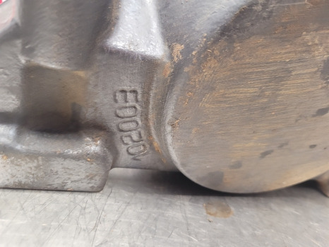 Valtra 6400, 6100, 6200, 6300 Front Axle Support Bracket Front V31791800, 102003 - Vzmetenje: slika 2 Valtra 6400, 6100, 6200, 6300 Front Axle Support Bracket Front V31791800, 102003 - Vzmetenje: slika 2