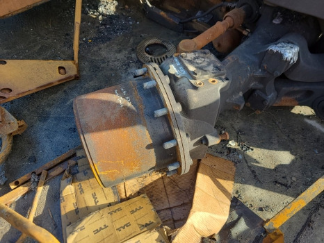 Valtra S374 Front Axle Hub Rhs Complete 770/624 7700609201, 7700610501 - Sprednja os: slika 1 Valtra S374 Front Axle Hub Rhs Complete 770/624 7700609201, 7700610501 - Sprednja os: slika 1
