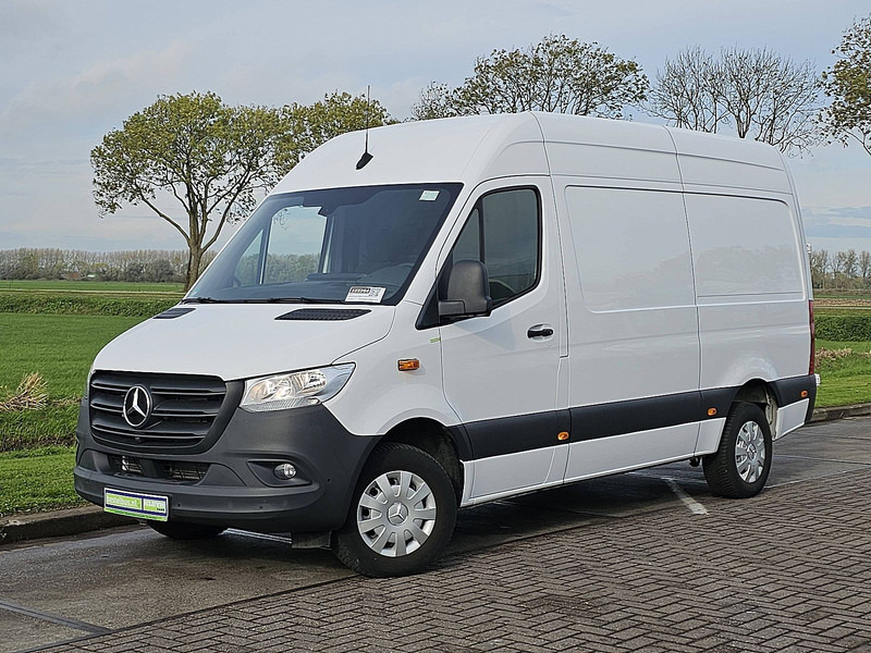 Mercedes-Benz Sprinter 317 L2H2 Mbux Navi RWD! - Furgon: slika 2 Mercedes-Benz Sprinter 317 L2H2 Mbux Navi RWD! - Furgon: slika 2