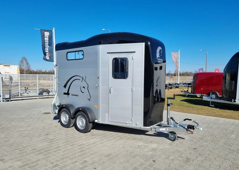 CHEVAL LIBERTÉ Touring Country + siodlarnia | przyczepa dla dwóch koni z rampą z przodu | 2000 kg DMC - Prikolica za konje: slika 1 CHEVAL LIBERTÉ Touring Country + siodlarnia | przyczepa dla dwóch koni z rampą z przodu | 2000 kg DMC - Prikolica za konje: slika 1