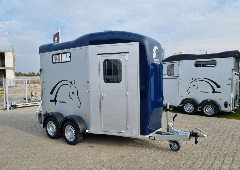 CHEVAL LIBERTÉ Touring Country + siodlarnia | przyczepa dla dwóch koni z rampą z przodu | 2000 kg DMC - Prikolica za konje: slika 3 CHEVAL LIBERTÉ Touring Country + siodlarnia | przyczepa dla dwóch koni z rampą z przodu | 2000 kg DMC - Prikolica za konje: slika 3
