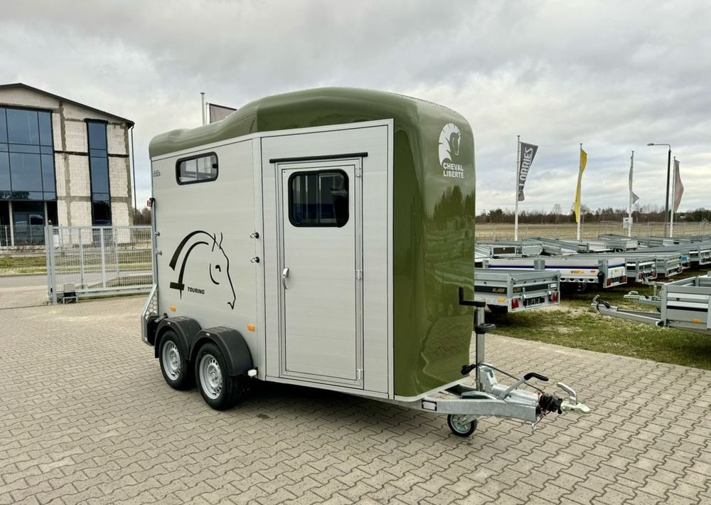 CHEVAL LIBERTÉ Touring Country + siodlarnia | przyczepa dla dwóch koni z rampą z przodu | 2000 kg DMC - Prikolica za konje: slika 2 CHEVAL LIBERTÉ Touring Country + siodlarnia | przyczepa dla dwóch koni z rampą z przodu | 2000 kg DMC - Prikolica za konje: slika 2