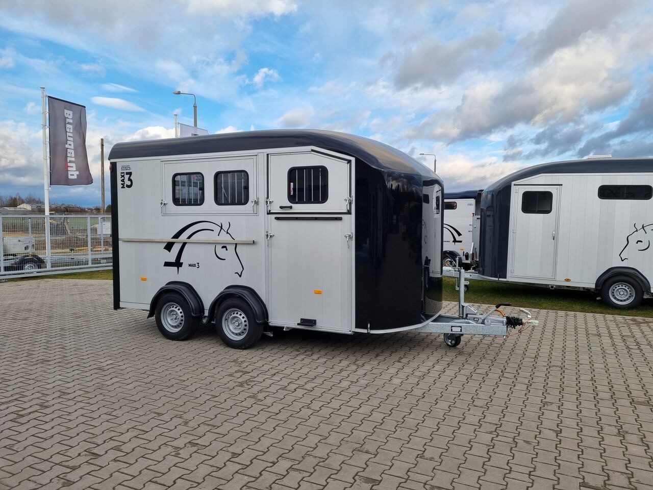 Cheval Liberté Maxi 3 Minimax trailer for 3 horses GVW 3500kg tack room saddle - Prikolica za konje: slika 1 Cheval Liberté Maxi 3 Minimax trailer for 3 horses GVW 3500kg tack room saddle - Prikolica za konje: slika 1