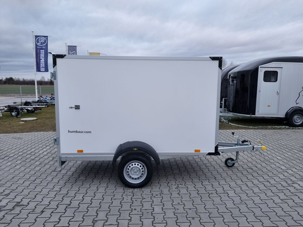 Humbaur HK 752513-15P fourgon box trailer 750 kg GVW 1 locked door - Prikolica zabojnik: slika 2 Humbaur HK 752513-15P fourgon box trailer 750 kg GVW 1 locked door - Prikolica zabojnik: slika 2