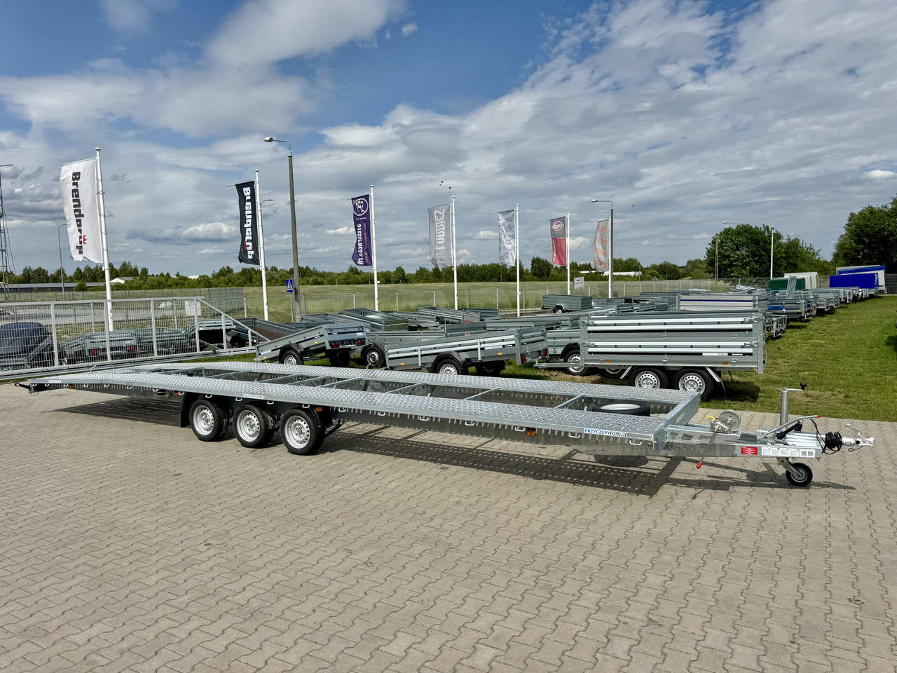 NIEWIADÓW Indiana 9m x 2.1 m | 3.5T - Prikolica avtotransporter: slika 2 NIEWIADÓW Indiana 9m x 2.1 m | 3.5T - Prikolica avtotransporter: slika 2