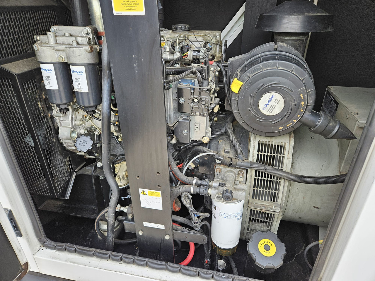HGI 100KVA PERKINS GENERATOR DIESEL SILENT RENTAL SPECIFICATION HGI 100KVA PERKINS GENERATOR DIESEL SILENT RENTAL SPECIFICATION - Generator: slika 4 HGI 100KVA PERKINS GENERATOR DIESEL SILENT RENTAL SPECIFICATION HGI 100KVA PERKINS GENERATOR DIESEL SILENT RENTAL SPECIFICATION - Generator: slika 4
