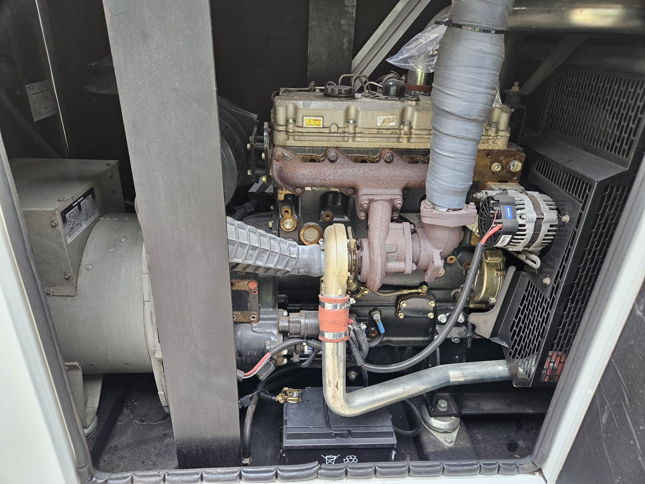 HGI 100KVA PERKINS GENERATOR DIESEL SILENT RENTAL SPECIFICATION HGI 100KVA PERKINS GENERATOR DIESEL SILENT RENTAL SPECIFICATION - Generator: slika 3 HGI 100KVA PERKINS GENERATOR DIESEL SILENT RENTAL SPECIFICATION HGI 100KVA PERKINS GENERATOR DIESEL SILENT RENTAL SPECIFICATION - Generator: slika 3