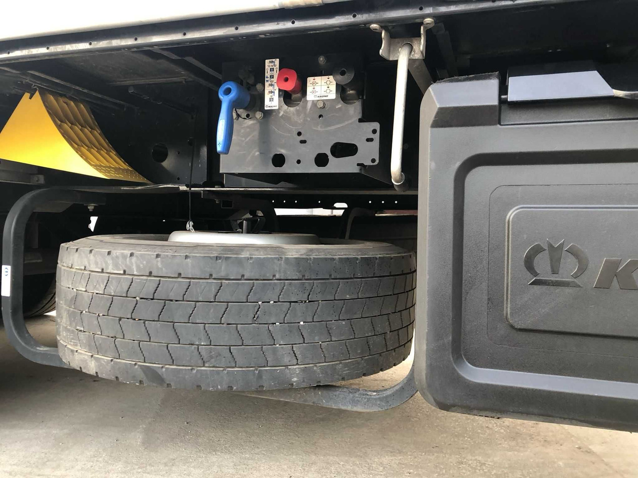 Krone 2023 rok, 93 m3,waga 6200 kg,Certyfikat XL, Multilock, z Niemiec - Polprikolica s ponjavo: slika 5 Krone 2023 rok, 93 m3,waga 6200 kg,Certyfikat XL, Multilock, z Niemiec - Polprikolica s ponjavo: slika 5