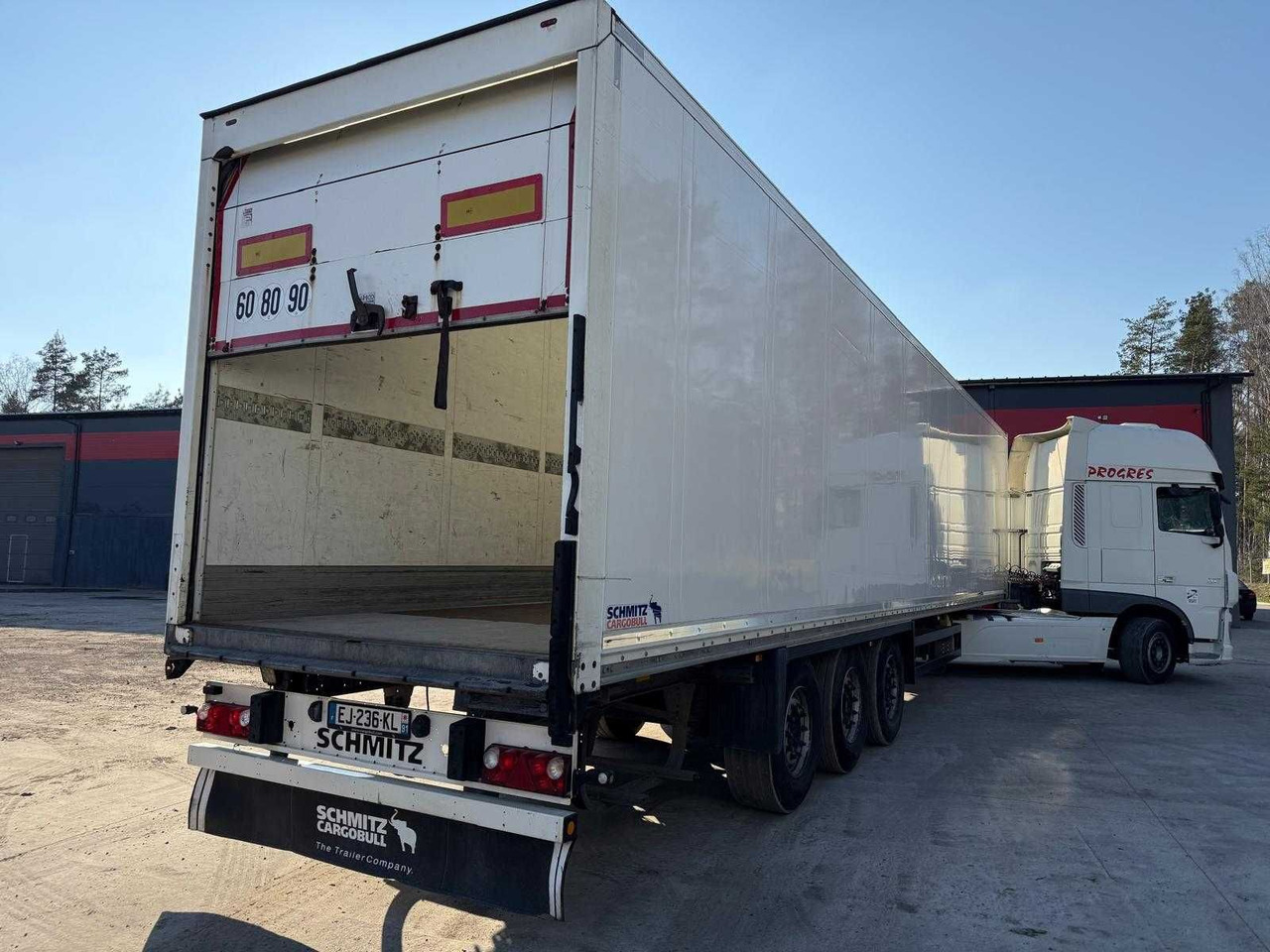 Schmitz Izoterma Kontener Box, 2017r, roleta , 481083 km , z Francji - Polprikolica zabojnik: slika 1 Schmitz Izoterma Kontener Box, 2017r, roleta , 481083 km , z Francji - Polprikolica zabojnik: slika 1