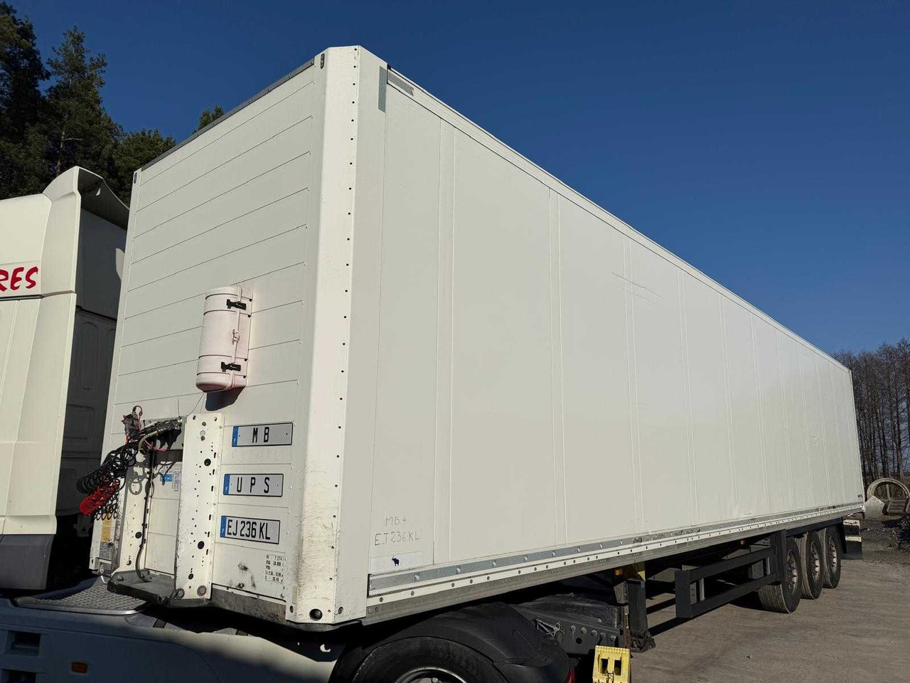 Schmitz Izoterma Kontener Box, 2017r, roleta , 481083 km , z Francji - Izotermična polprikolica: slika 1 Schmitz Izoterma Kontener Box, 2017r, roleta , 481083 km , z Francji - Izotermična polprikolica: slika 1