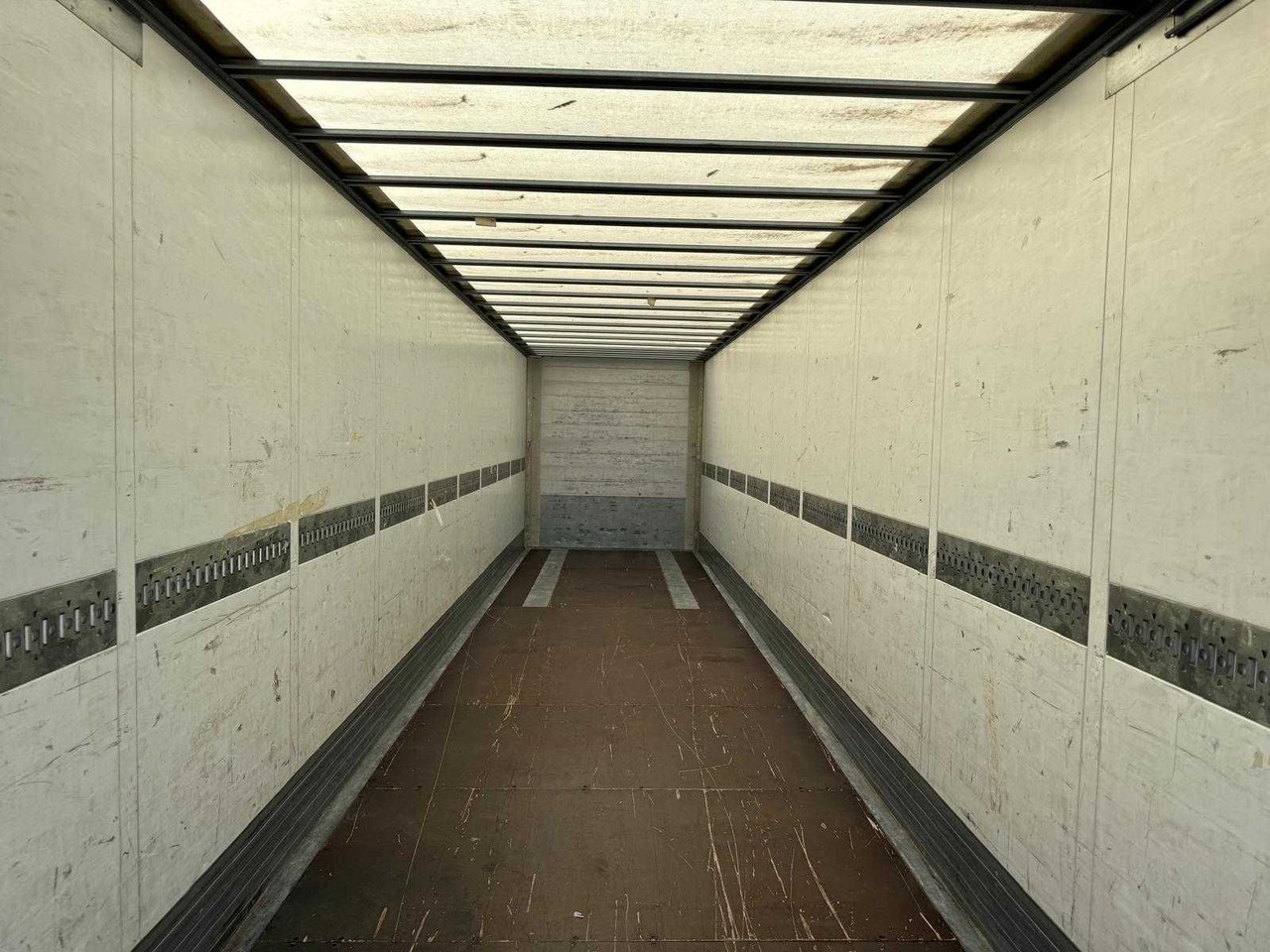 Schmitz Izoterma Kontener Box, 2017r, roleta , 481083 km , z Francji - Polprikolica zabojnik: slika 2 Schmitz Izoterma Kontener Box, 2017r, roleta , 481083 km , z Francji - Polprikolica zabojnik: slika 2