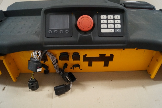 Jungheinrich 51343941 | Battery cover complete with cover 51302942 , display KD - Kabina in notranjost za Oprema za rokovanje z materiali: slika 2 Jungheinrich 51343941 | Battery cover complete with cover 51302942 , display KD - Kabina in notranjost za Oprema za rokovanje z materiali: slika 2